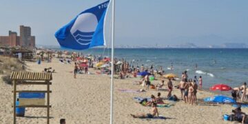 Valencia reafirma su excelencia costera al mantener las siete Banderas Azules pese a la catástrofe ambiental de octubre