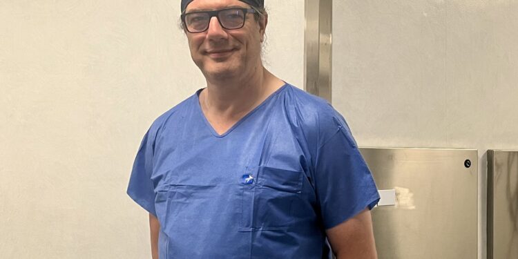 El Dr. Barrasa aplica en Vithas Valencia Consuelo la técnica THD Anolift, una alternativa innovadora y menos invasiva para el tratamiento de hemorroides sangrantes