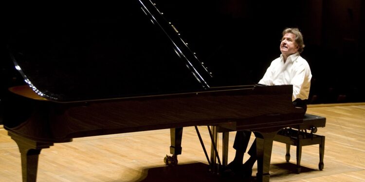 Con un concierto en en recital y en formato sinfónico