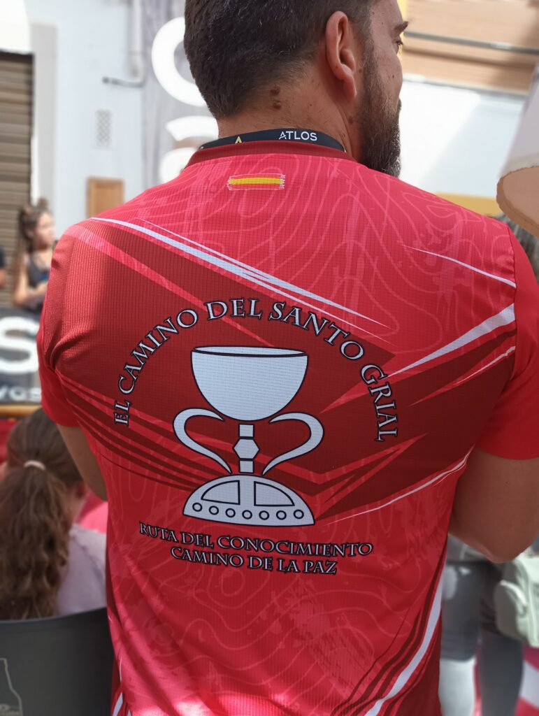 Éxito absoluto en el Maratón del Santo Grial: deporte, historia y valores en el corazón de Castellón 8 CAMISETA DEL MARATON