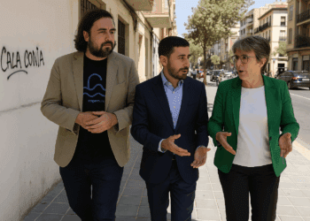 El Cabanyal se levanta contra los pisos turísticos mientras Bustinduy pasea