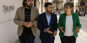 El Cabanyal se levanta contra los pisos turísticos mientras Bustinduy pasea