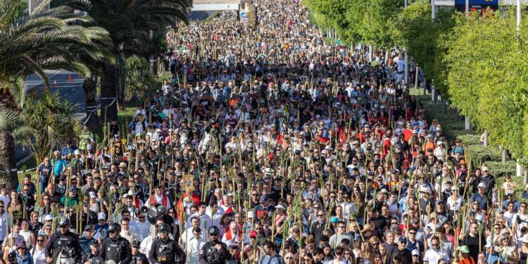 Récord de devoción en la Santa Faz 2025: más de 350.000 peregrinos han llenado las calles de Alicante 1 Récord de devoción en la Santa Faz 2025: más de 350.000 peregrinos han llenado las calles de Alicante