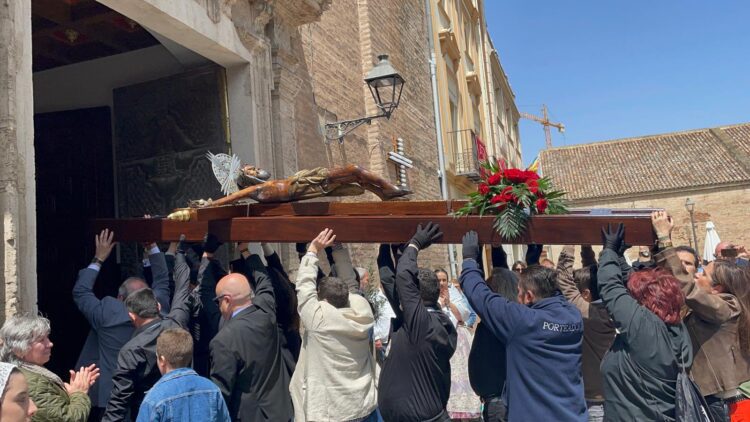 El Negret, el Cristo del Grao por primera vez sin adorno luminoso en 30 años en el Puerto de Valencia