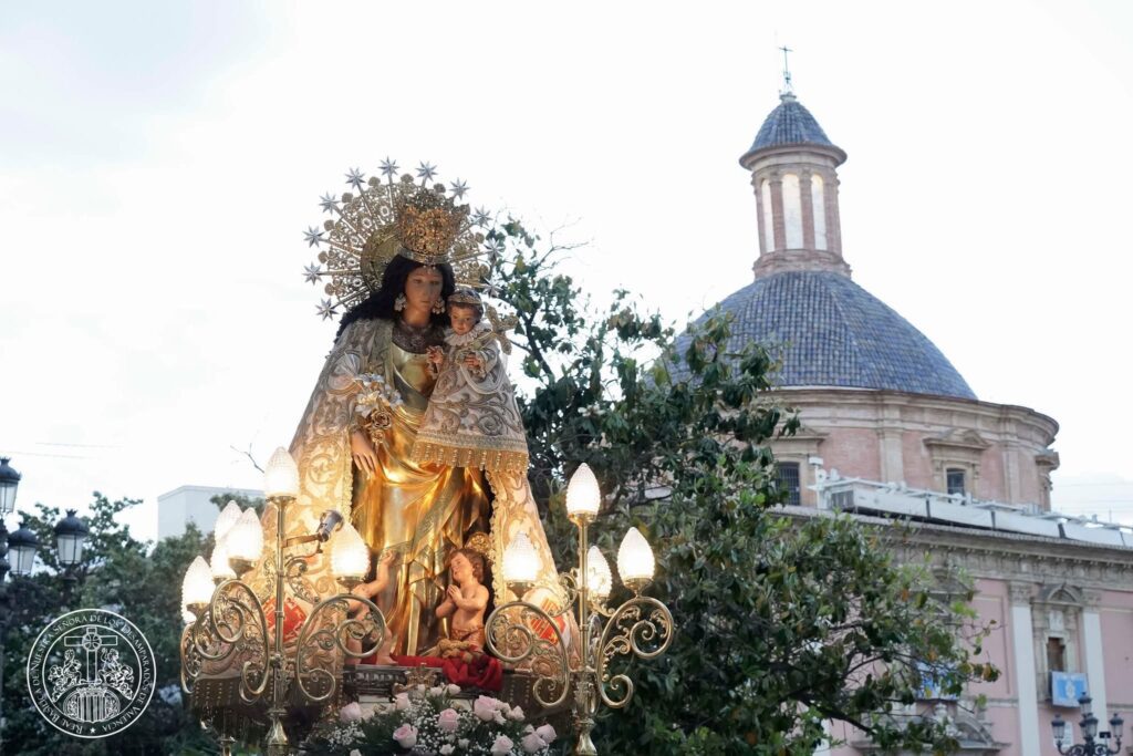 Comienzan las celebraciones de la Mare de Deu dels Desamparats, patrona del Regne de Valéncia 5 GqIAWTGXYAAs2MH