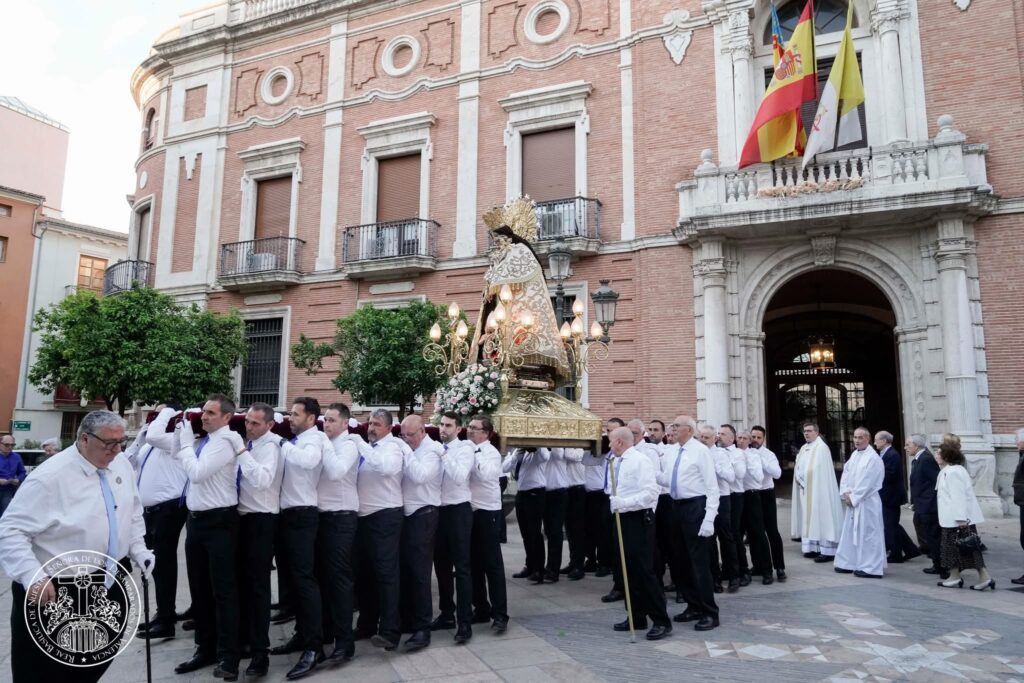 Comienzan las celebraciones de la Mare de Deu dels Desamparats, patrona del Regne de Valéncia 3 GqIAWTIXEAAaVsW