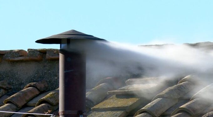 El cónclave Vaticano elige nuevo Papa, la fumata blanca anuncia el nuevo pontífice