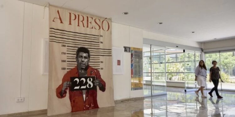 Un grafiti en la Facultad de Bellas Artes de la UPV sobre Mazón desata la polémica política 1 Un grafiti en la Facultad de Bellas Artes de la UPV sobre Mazón desata la polémica política