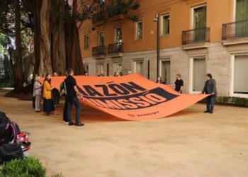 Compromís critica los presupuestos "Vox salva a Mazón"