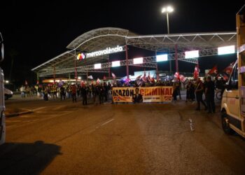 Inicio de la huelga 29M con piquete en Mercavalencia
