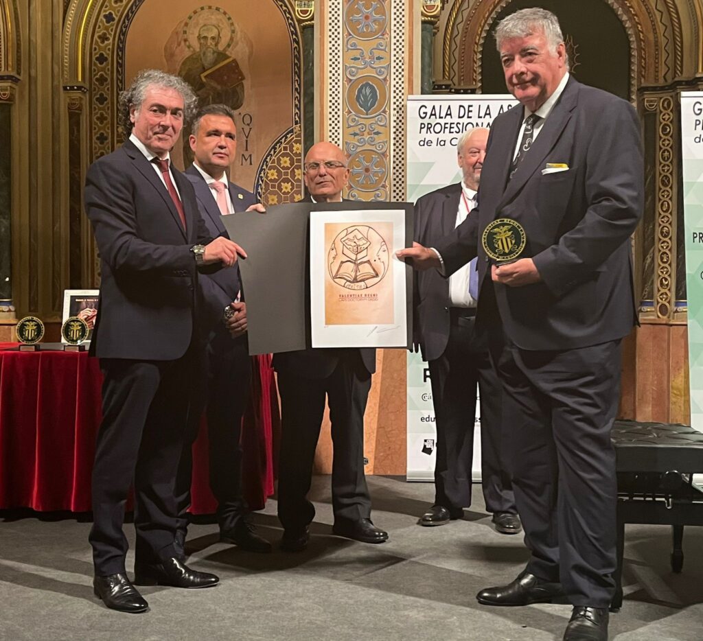Valencia celebra la II Gala de los Doctores con un emotivo homenaje a la excelencia académica 6 I Gala de los Doctores con un emotivo homenaje a la excelencia academica 4