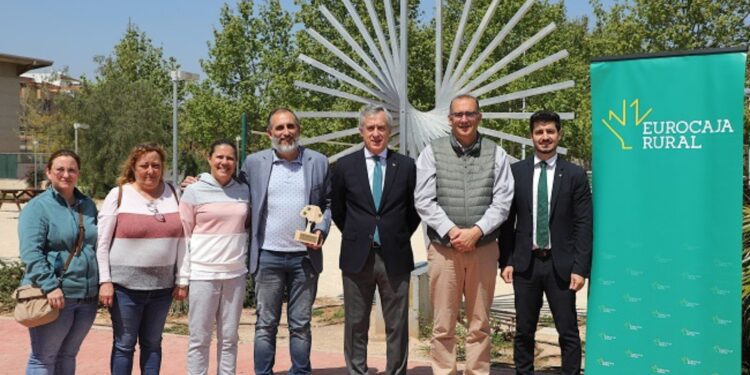 El instituto de Paiporta IES Andreu Alfaro, recibe las ‘Ayudas Sociales DANA’ de la Fundación Eurocaja Rural