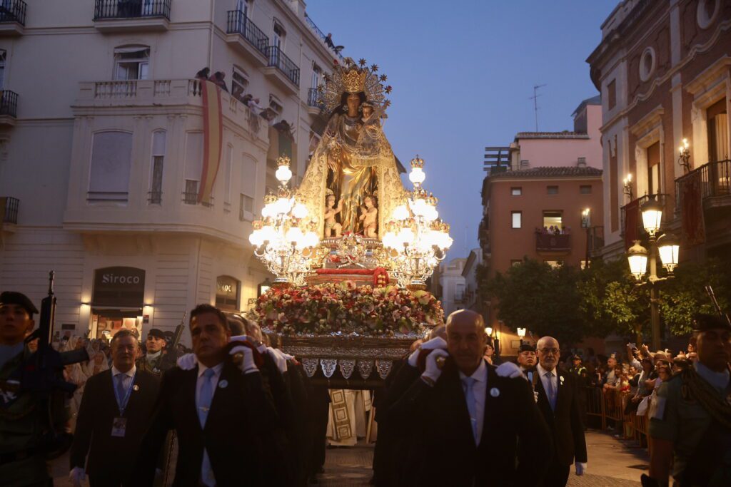 La Virgen procesionó a hombros por el Cap i Casal 53 IMG 2867