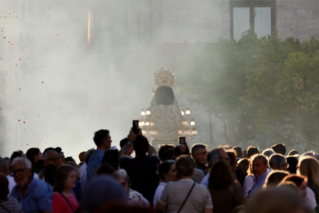 La Virgen procesionó a hombros por el Cap i Casal 63 IMG 2873