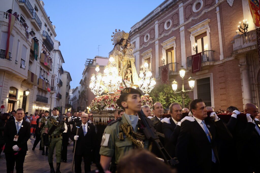 La Virgen procesionó a hombros por el Cap i Casal 55 IMG 2875