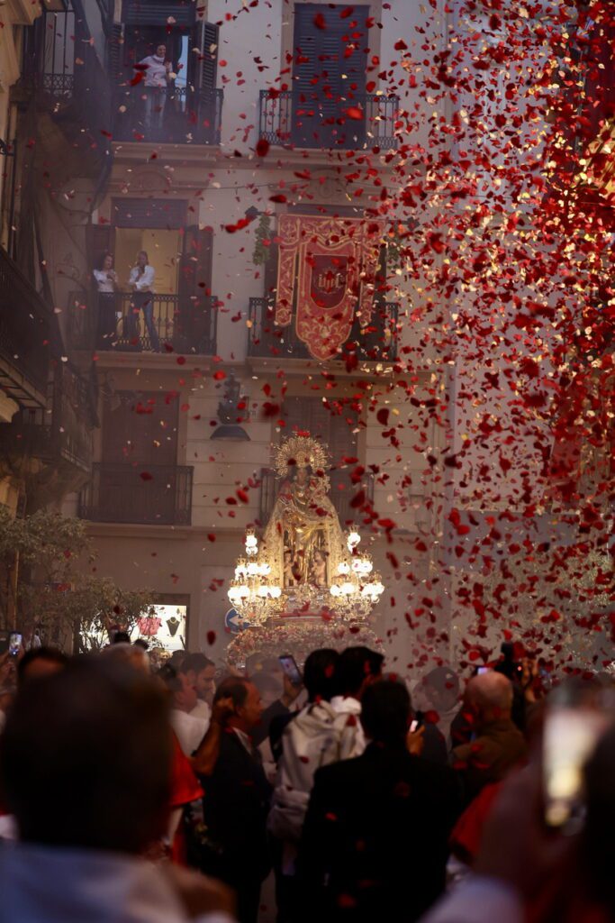 La Virgen procesionó a hombros por el Cap i Casal 57 IMG 2910