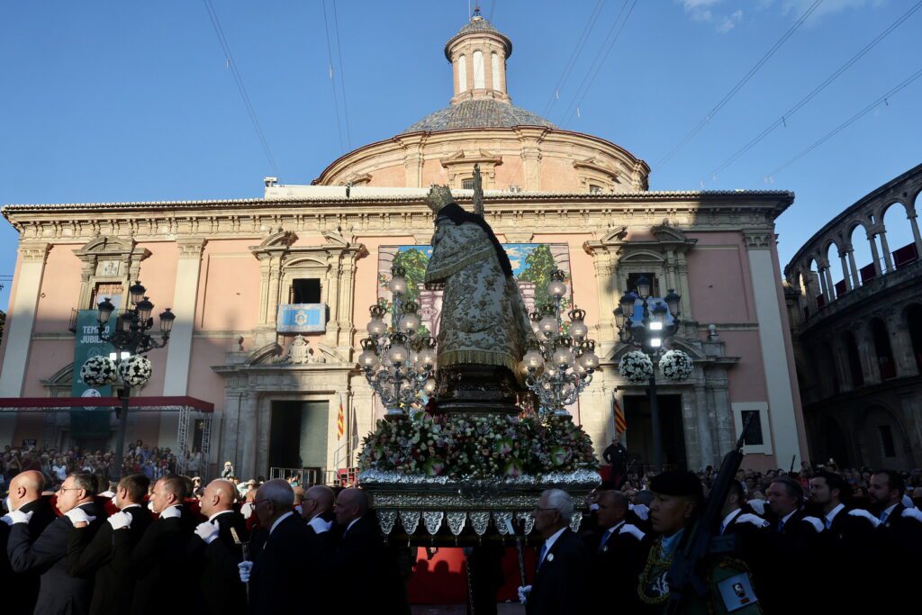 La Virgen procesionó a hombros por el Cap i Casal 46 IMG 2914