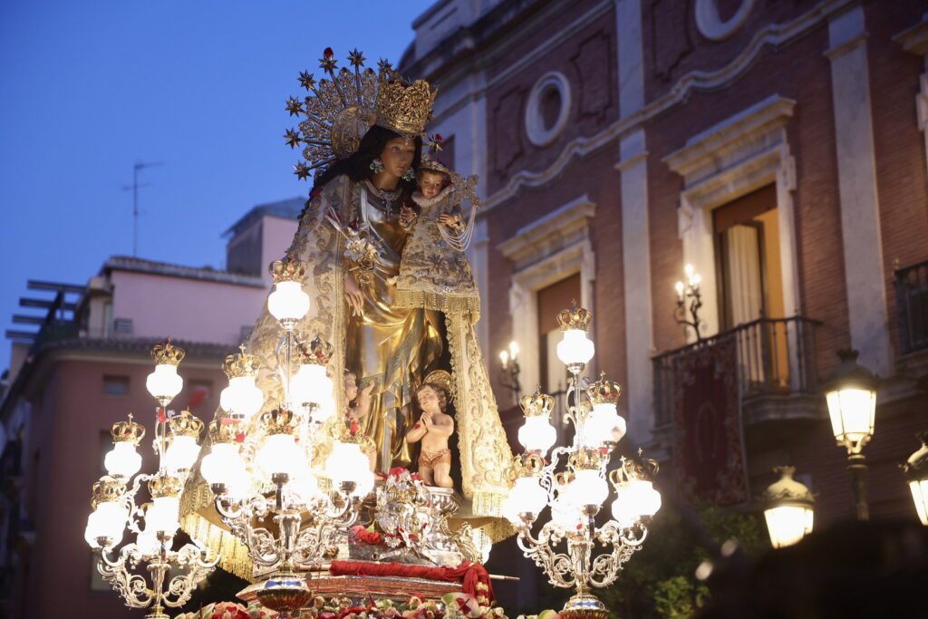 La Virgen procesionó a hombros por el Cap i Casal 61 IMG 2919