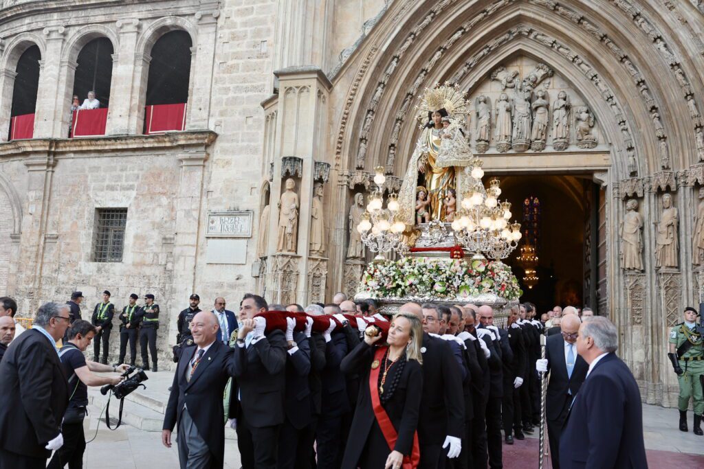 La Virgen procesionó a hombros por el Cap i Casal 41 IMG 2925