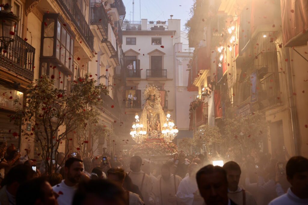 La Virgen procesionó a hombros por el Cap i Casal 62 IMG 2931
