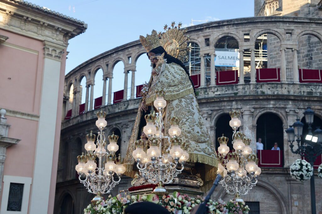 La Virgen procesionó a hombros por el Cap i Casal 45 IMG 2939