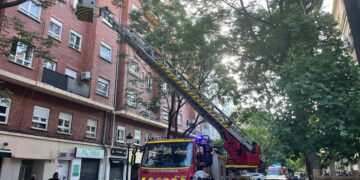 Siete personas heridas por un incendio en la calle Artes Gráficas de Valencia: quemaduras, humo y evacuaciones de urgencia