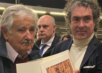 El día que se fundieron en Valencia el intelecto de Pepe Mujica, el arte de Antonio Camaró y la palabra de Pedro Adalid