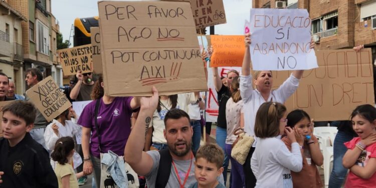 Cuando reconstruir una escuela se convierte en una odisea: Beniparrell se planta 1 Cuando reconstruir una escuela se convierte en una odisea: Beniparrell se planta