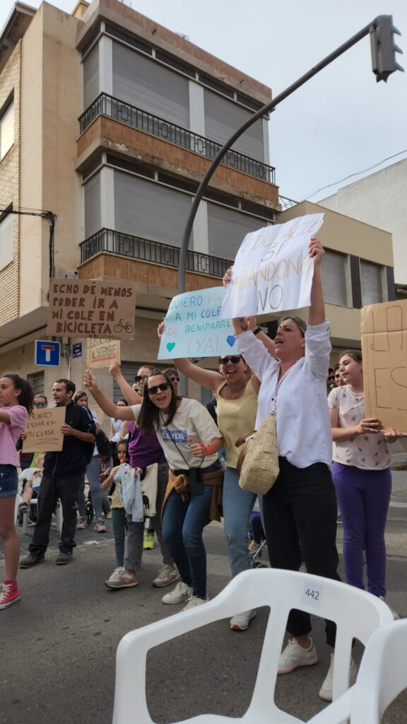 Cuando reconstruir una escuela se convierte en una odisea: Beniparrell se planta 6 Imagen de WhatsApp 2025 05 18 a las 17.39.16 cbbd1aaa