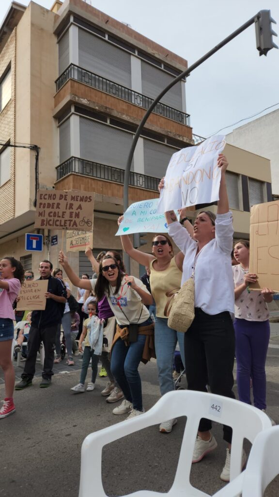 Cuando reconstruir una escuela se convierte en una odisea: Beniparrell se planta 7 Imagen de WhatsApp 2025 05 18 a las 17.39.17 a45d576c