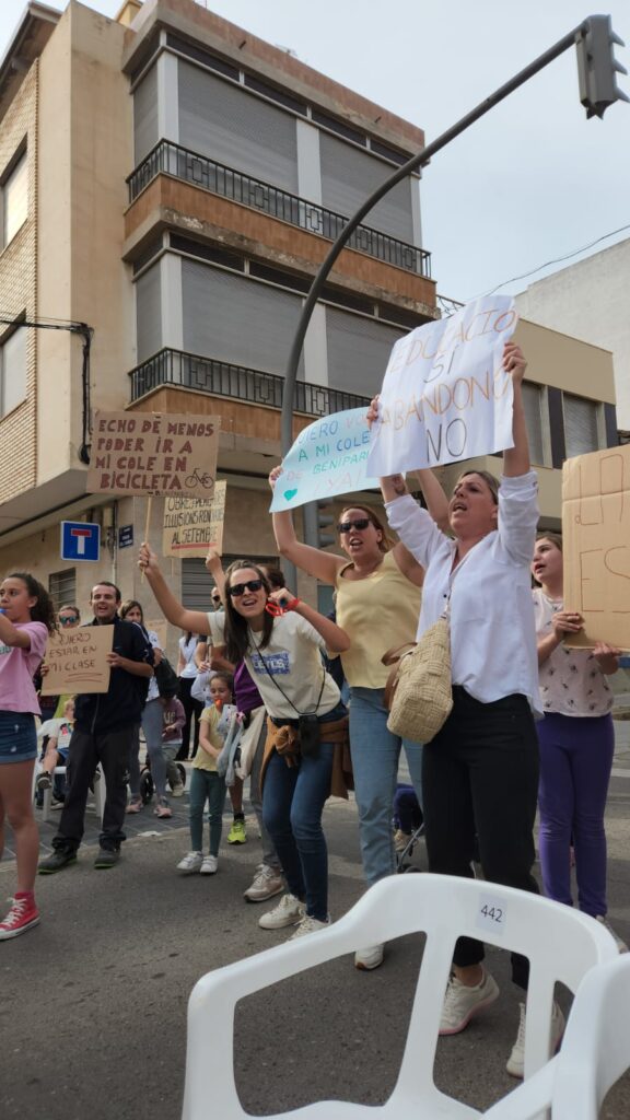 Cuando reconstruir una escuela se convierte en una odisea: Beniparrell se planta 8 Imagen de WhatsApp 2025 05 18 a las 17.39.19 80891ca4