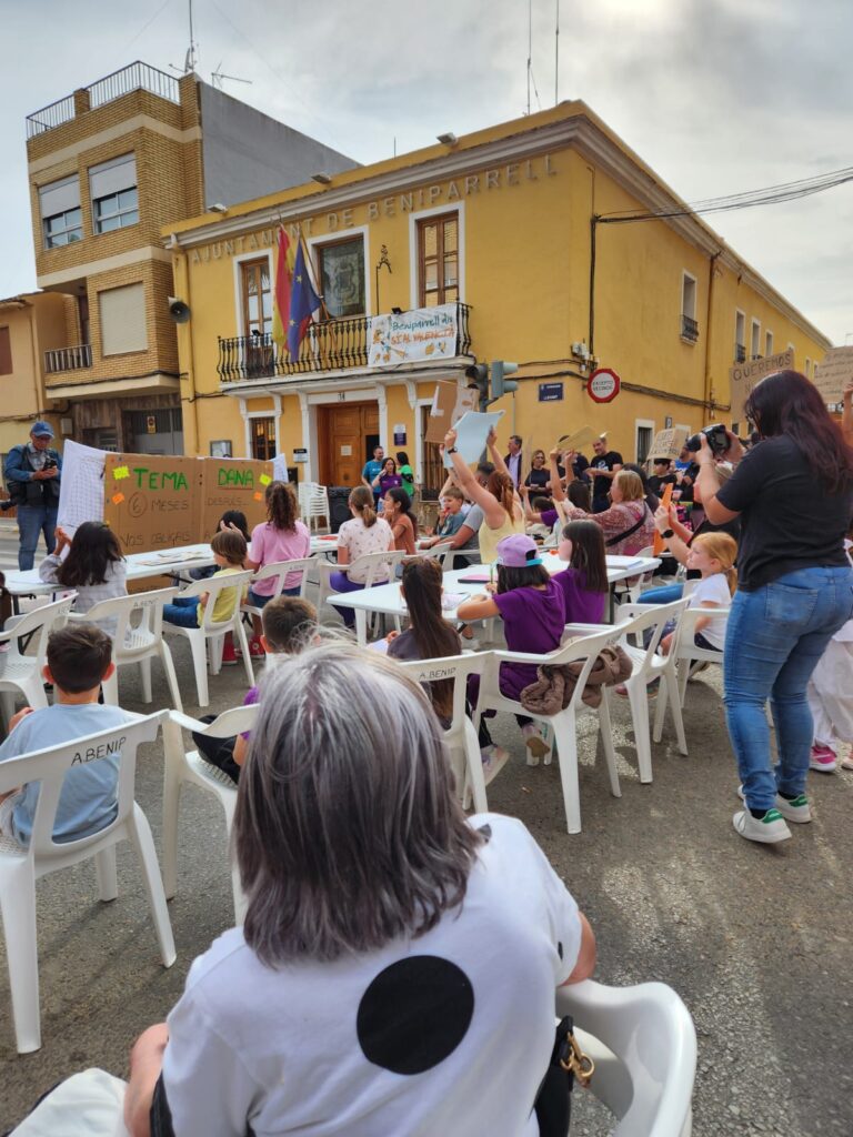Cuando reconstruir una escuela se convierte en una odisea: Beniparrell se planta 13 Imagen de WhatsApp 2025 05 18 a las 17.39.23 c396965f