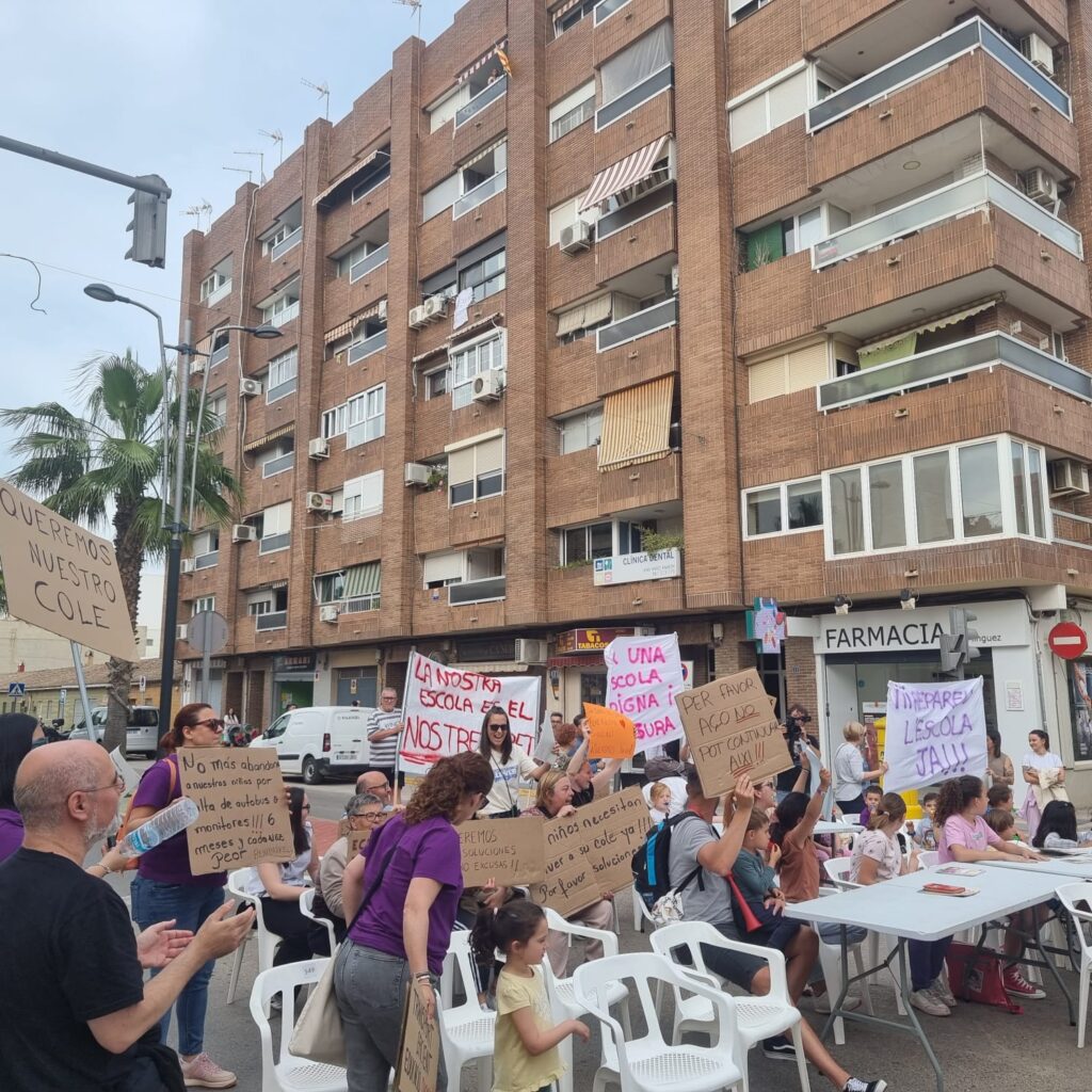 Cuando reconstruir una escuela se convierte en una odisea: Beniparrell se planta 19 Imagen de WhatsApp 2025 05 18 a las 17.39.29 f1e02a8a
