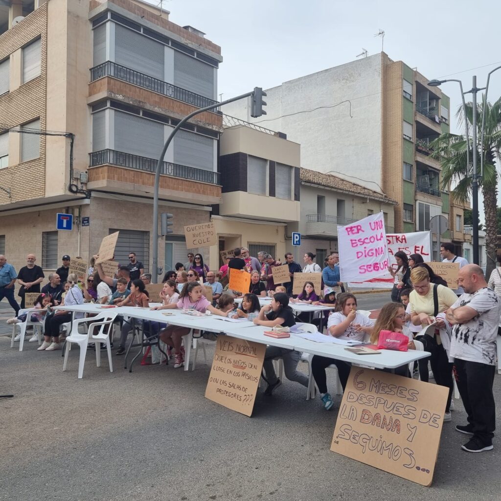 Cuando reconstruir una escuela se convierte en una odisea: Beniparrell se planta 3 Imagen de WhatsApp 2025 05 18 a las 17.39.33 b13cafa8