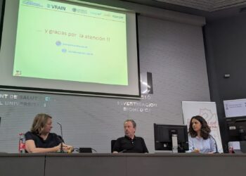 La doctora Camps presenta el proyecto europeo ODELIA en una jornada de Fisiabio sobre IA en Biomedicina