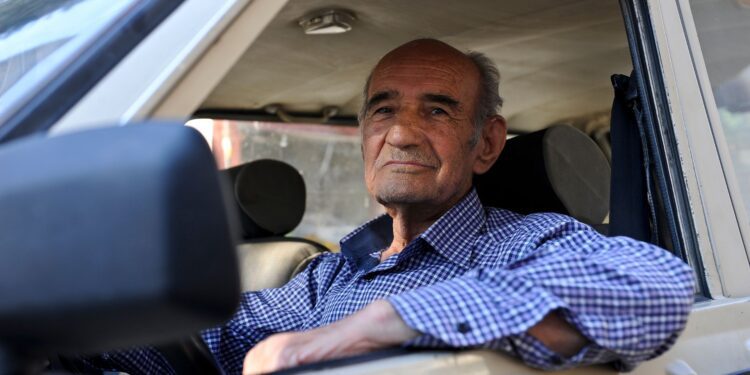 El Gobierno plantea una jubilación “reversible” para reincorporar a personas ya retiradas al mercado laboral 1 Personas mayores al volante: una estrategia vial centrada en la autonomía y el respeto