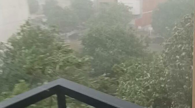 Una fuerte tormenta sorprende a Requena y descarga 18 litros en pocos minutos 1 Una fuerte tormenta sorprende a Requena y descarga 18 litros en pocos minutos