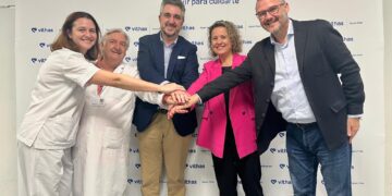 El Hospital Vithas Aguas Vivas y Guadalsalus firman una innovadora alianza para el tratamiento integral de salud mental y adicciones