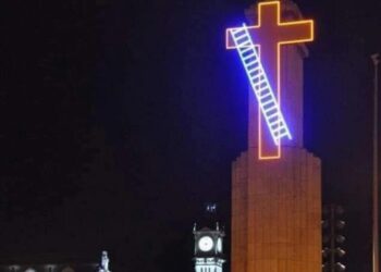 El Negret, el Cristo del Grao por primera vez sin adorno luminoso en 30 años en el Puerto de Valencia 2 El Negret, el Cristo del Grao por primera vez sin adorno luminoso en 30 años en el Puerto de Valencia