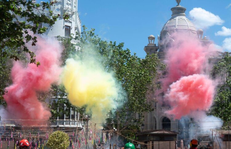 Las ventas de las floristas de la Plaza del Ayuntamiento han bajado por no poder acceder los clientes