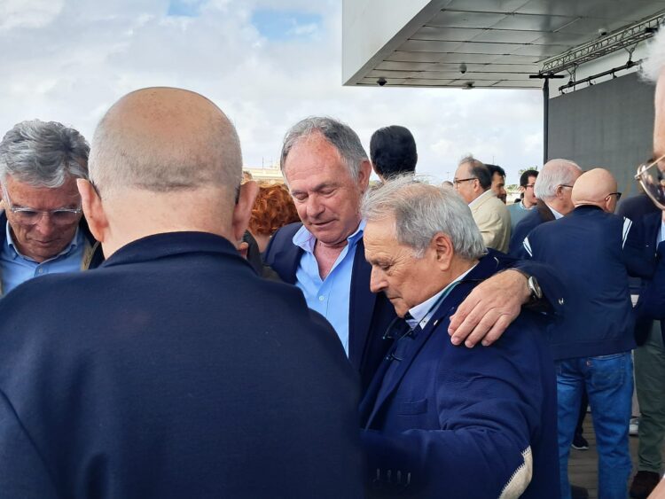 Paco Camps se reivindica ante cerca de 2.000 personas y asegura que busca un PPCV fuerte y unido