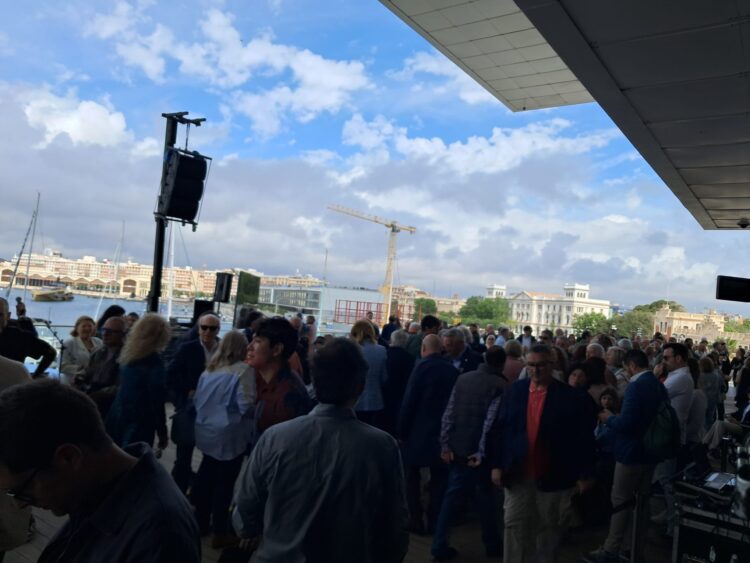 Paco Camps se reivindica ante cerca de 2.000 personas y asegura que busca un PPCV fuerte y unido