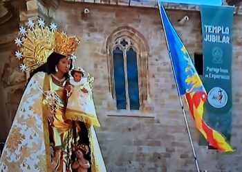 Un traslado multitudinario de la Mare de Deu dels Desamparats