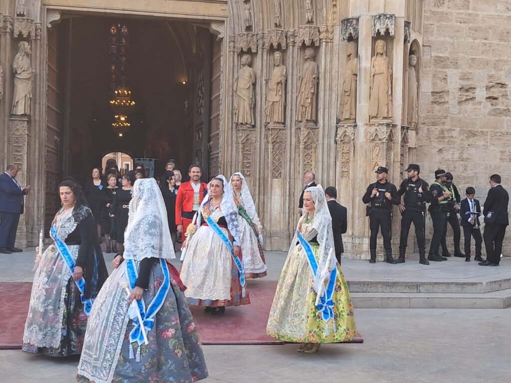 La Virgen procesionó a hombros por el Cap i Casal 19 WhatsApp Image 2025 05 12 at 10.03.171