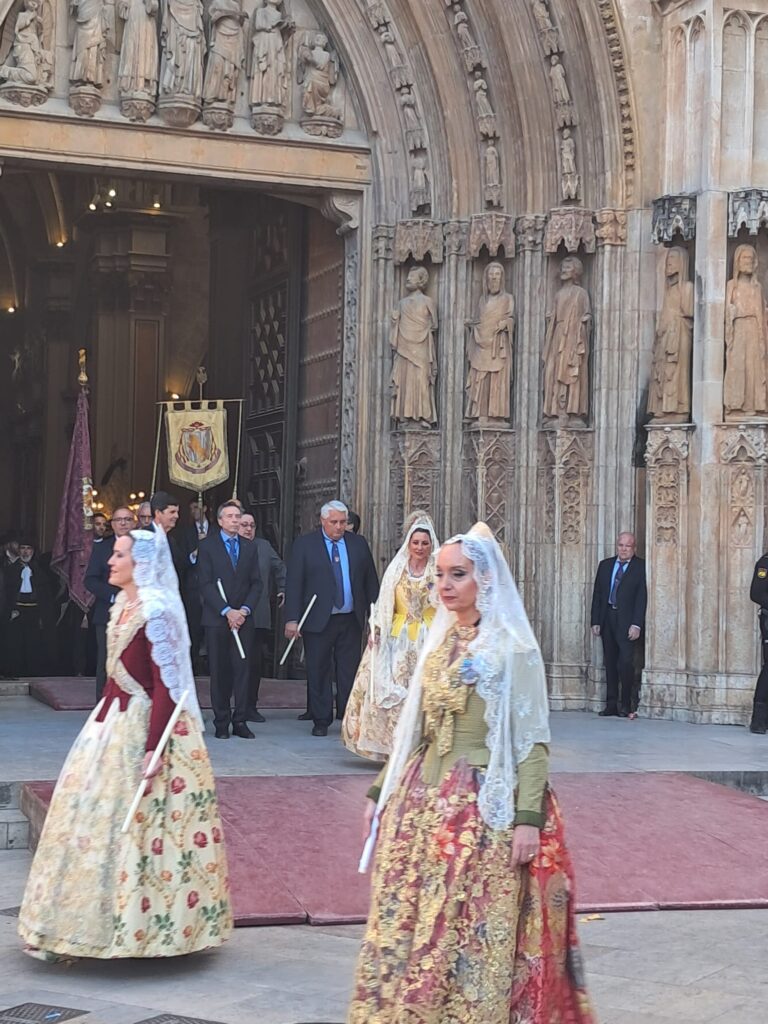 La Virgen procesionó a hombros por el Cap i Casal 31 WhatsApp Image 2025 05 12 at 10.46.161