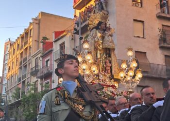 La Virgen procesionó a hombros por el Cap i Casal
