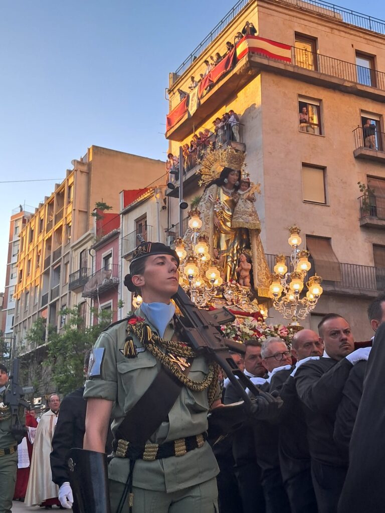 La Virgen procesionó a hombros por el Cap i Casal 49 WhatsApp Image 2025 05 12 at 11.09.06