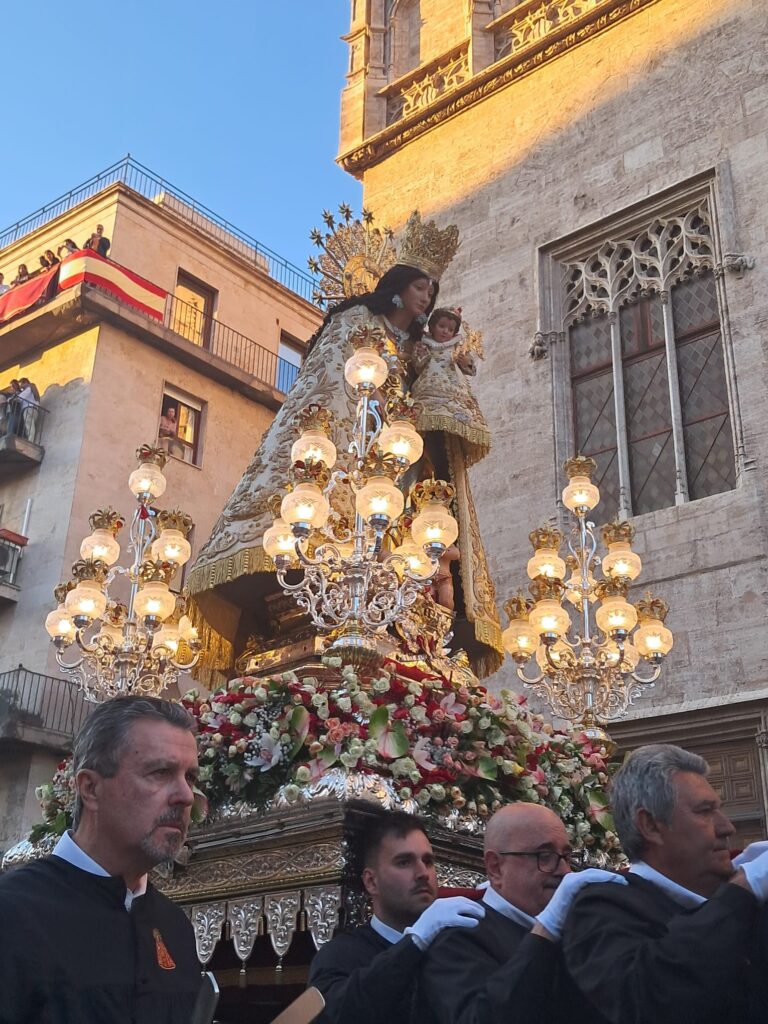 La Virgen procesionó a hombros por el Cap i Casal 51 WhatsApp Image 2025 05 12 at 11.09.071