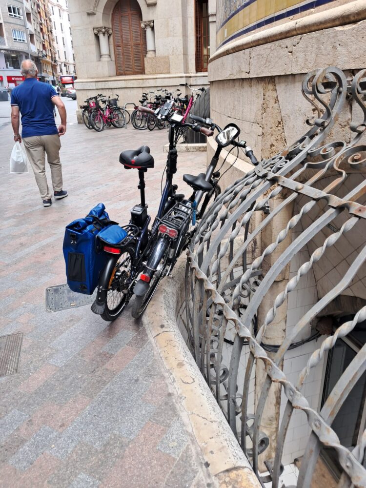 El Ajuntament de Catalá apuesta por un turismo de low cost de comer en los parques y alojarse en apartamentos turísticos