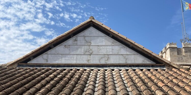 El muro hastial norte de la Lonja ya está reparado